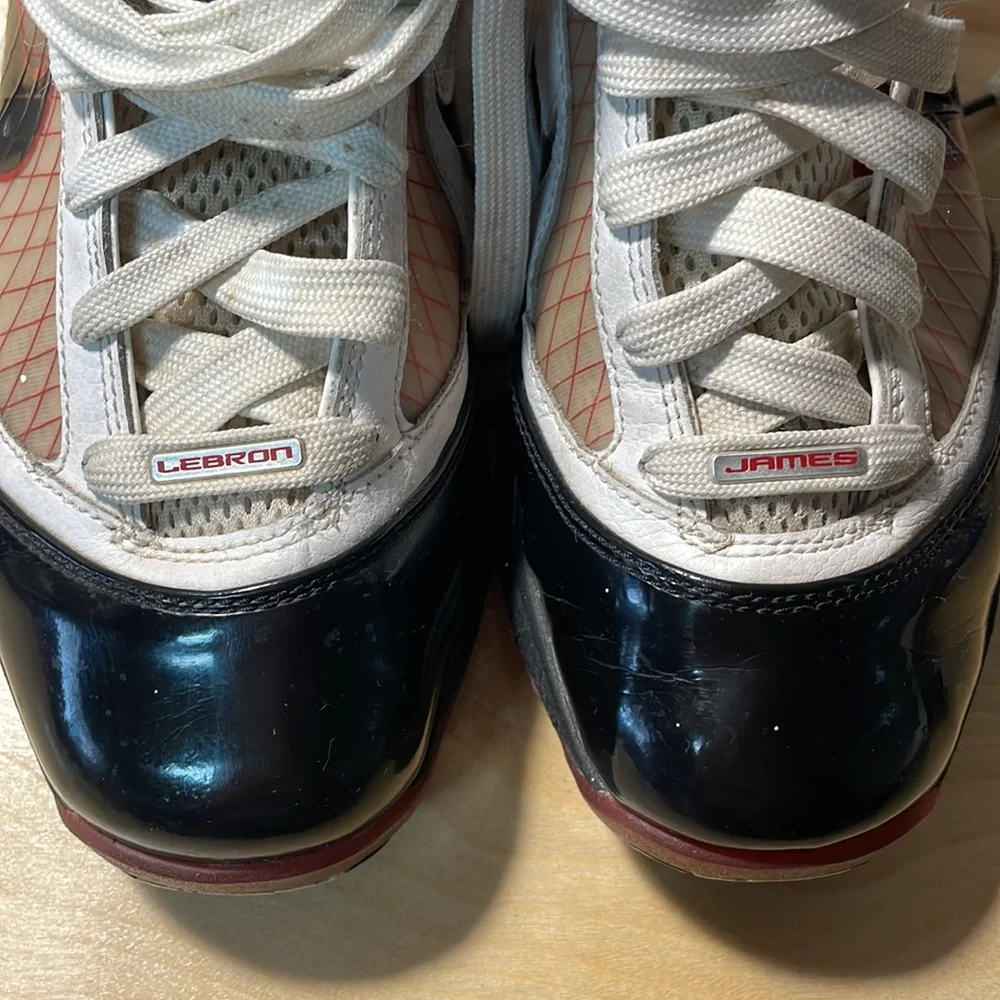 2009 Nike Air Max LeBron James VII Sneakers - White/Black/Varsity Red